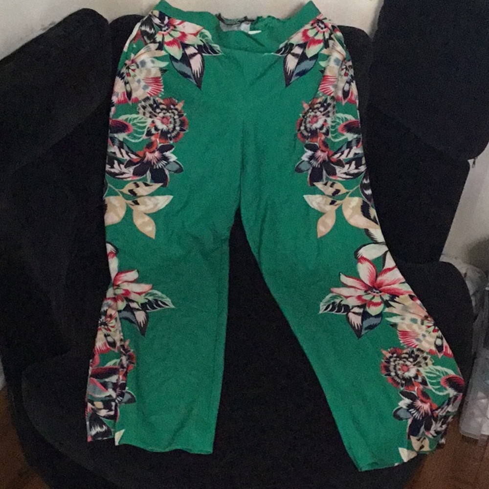 Summer flare pants - green with flowers